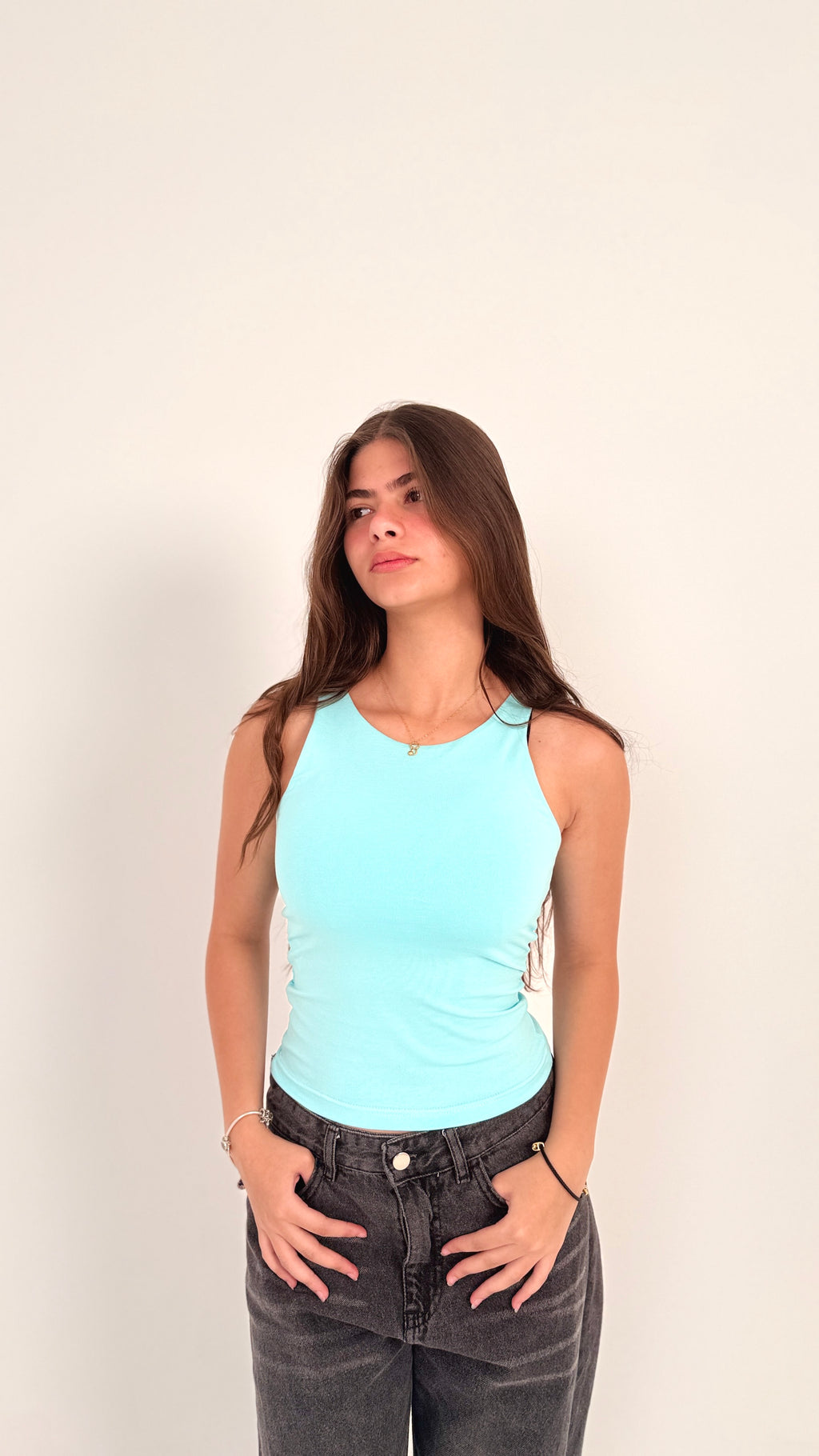 Sleeveless basic top