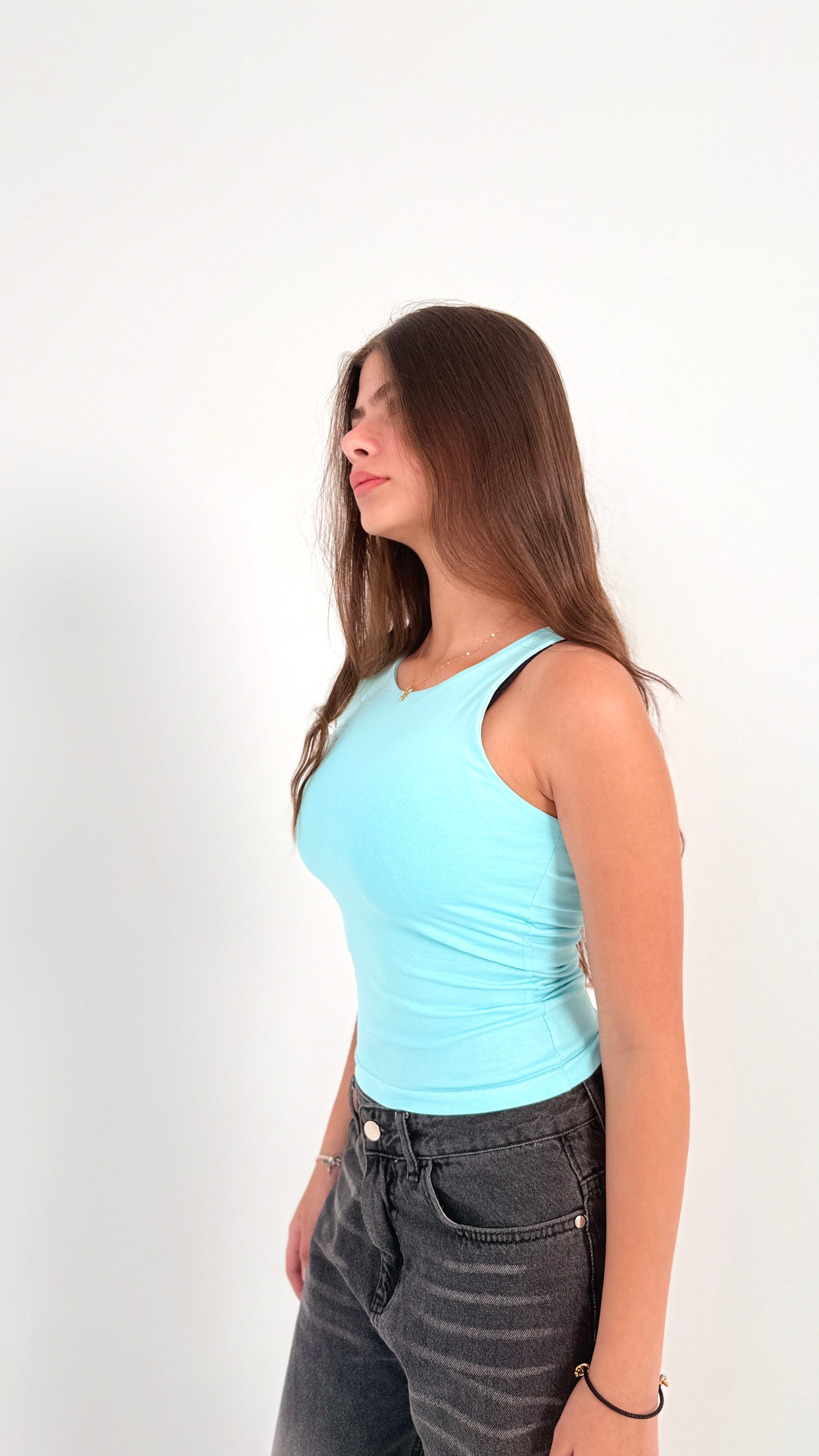 Sleeveless basic top
